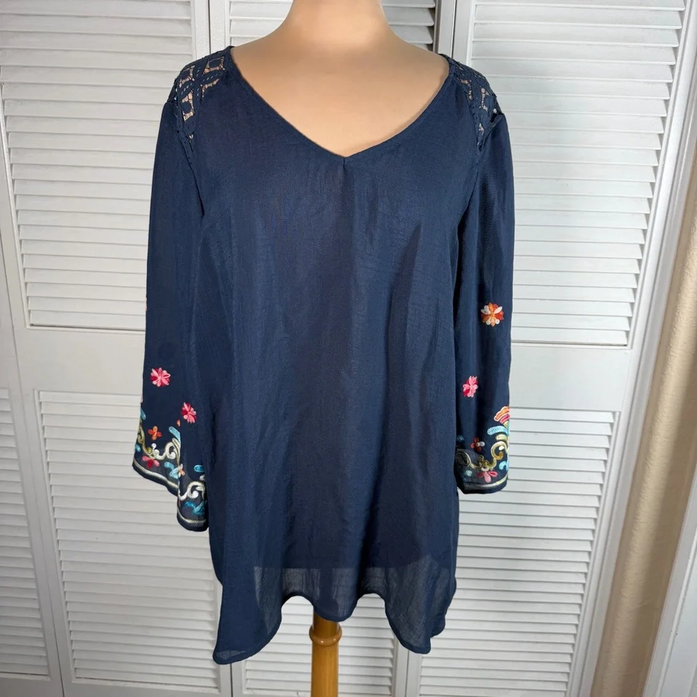 Fig & Flower Boho Embroidered Blouse Lace Back Flowy 3X - Picture 2 of 13